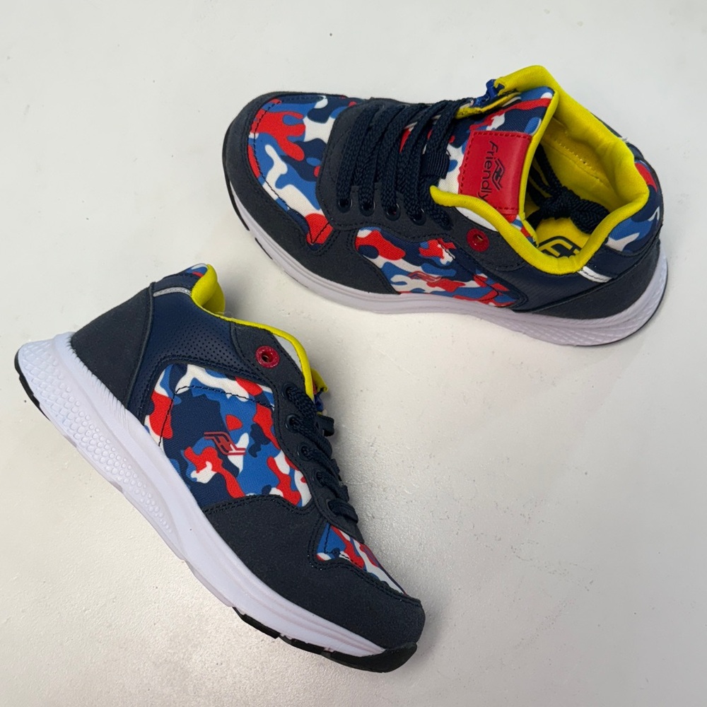 Friendly Shoes Kids Excursion sneaker with rear zipper size 2